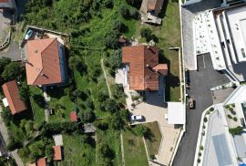 OPATIJA, CENTAR - zemljište 921m2, u centru Opatije s građevinskom dozvolom za vilu s bazenom, panoramski pogled na more, Opatija, Terreno