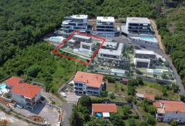 OPATIJA, CENTAR - zemljište 921m2, u centru Opatije s građevinskom dozvolom za vilu s bazenom, panoramski pogled na more, Opatija, Tierra