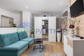 OPATIJA, LOVRAN - stan u vili, 145 m2 s pogledom na more, 100 m od plaže., Lovran, Apartamento