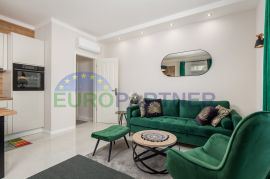 OPATIJA, LOVRAN - stan u vili, 145 m2 s pogledom na more, 100 m od plaže., Lovran, Apartamento