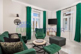 OPATIJA, LOVRAN - stan u vili, 145 m2 s pogledom na more, 100 m od plaže., Lovran, Appartment