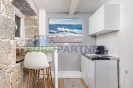 OPATIJA, LOVRAN - stan u vili, 145 m2 s pogledom na more, 100 m od plaže., Lovran, Apartamento