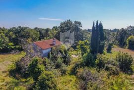 Žminj, okolica, kuća na prostranoj okućnici na osami, Žminj, Ev