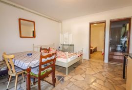 Prostrani stan nedaleko od mora u Rovinju, Rovinj, Apartamento