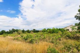 ISTRA, KANFANAR, OKOLICA - Građevinsko zemljište u mirnom naselju, Kanfanar, Terreno