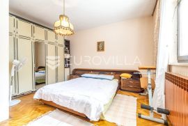 Samobor, prekrasna obiteljska kuća 240m2 na zemljištu od 500m2, Samobor, Casa