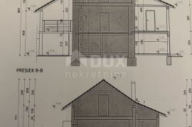 OTOČAC - Kuća s prostranom okućnicom i 2 gradilišta, Otočac, House