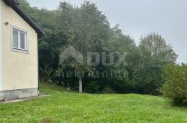 OTOČAC - Kuća s prostranom okućnicom i 2 gradilišta, Otočac, House