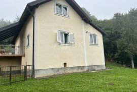 OTOČAC - Kuća s prostranom okućnicom i 2 gradilišta, Otočac, House