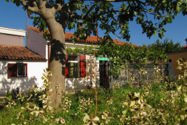 ISTRA, PULA Simpatična kuća s vrtom na odličnoj lokaciji, Pula, Σπίτι