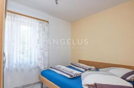 Vodice - kuća sa stanom i 6 apartmana, garaža i dvorište, vrtna kućica, Vodice, Casa