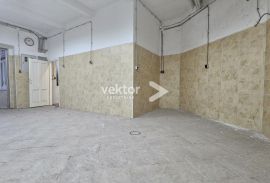 Sušak, stan s velikom terasom, za adaptaciju, Rijeka, Apartamento