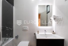Istra, Medulin - luksuzna villa s wellnessom i bazenom, NKP 300 m2, Medulin, Famiglia
