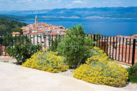 OTOK KRK, VRBNIK - moderna vila s panoramskim pogledom na more, Vrbnik, Σπίτι