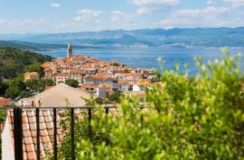 OTOK KRK, VRBNIK - moderna vila s panoramskim pogledom na more, Vrbnik, Σπίτι