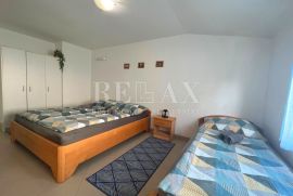 Crikvenica - etaža sa tri apartmana u centru grada, Crikvenica, Wohnung