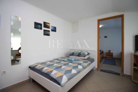 Crikvenica - etaža sa tri apartmana u centru grada, Crikvenica, Flat