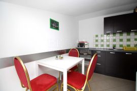 Crikvenica - etaža sa tri apartmana u centru grada, Crikvenica, Appartement