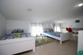 Crikvenica - etaža sa tri apartmana u centru grada, Crikvenica, Stan