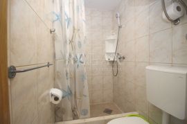 Crikvenica - etaža sa tri apartmana u centru grada, Crikvenica, Wohnung