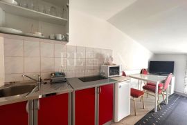 Crikvenica - etaža sa tri apartmana u centru grada, Crikvenica, Daire