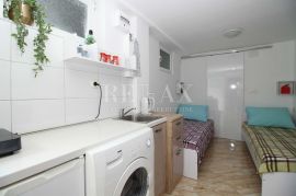 Crikvenica - etaža sa tri apartmana u centru grada, Crikvenica, Stan