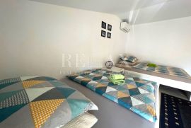 Crikvenica - etaža sa tri apartmana u centru grada, Crikvenica, Appartment