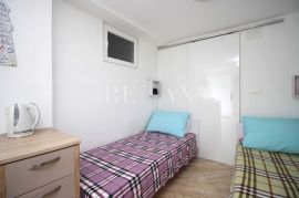 Crikvenica - etaža sa tri apartmana u centru grada, Crikvenica, Appartement