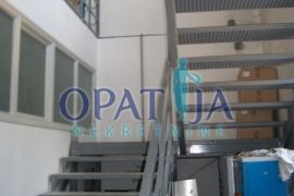 RIJEKA OKOLICA-VIŠENAMJENSKI POSLOVNI PROSTOR NA ODLIČNOJ LOKACIJI!!!, Rijeka, Propriedade comercial