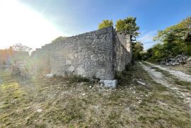 RUŠEVINA S VELIKIM ZEMLJIŠTEM, Lupoglav, Maison