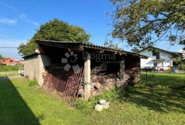 Izuzetan potencijal-stara ladanjska kuća!, Karlovac, House