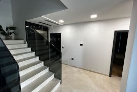 PRODAJA, VILA, MEDULIN, 600 m2, Medulin, بيت