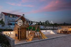 Zadar, Maslenica, lijepa kuća s bazenom i pogledom na more, Jasenice, Casa