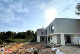 ISTRA, LABIN, MODERNA NOVOGRADNJA S BAZENOM, Labin, House