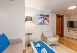 ISTRA, POREČ - Vila s 3 apartmana i bazenom površine 40 m2!, Poreč, Дом