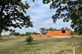 Građevinsko zemljište u oazi mira, s djelomično izgrađenim objektom, Barban, Land