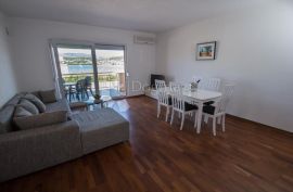 APARTMAN POGLED NA MORE PRODAJA, Okrug, شقة