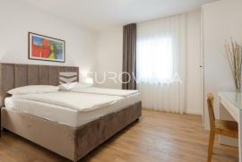 Trogir, novouređen šesterosoban stan dostupan od 01.10.2024, Trogir, Wohnung