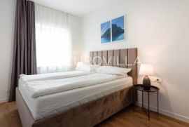 Trogir, novouređen šesterosoban stan dostupan od 01.10.2024, Trogir, Apartamento