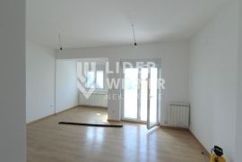 Zemun polje, nov, uknjižen,odmah useljiv ID#126208, Zemun, Appartment