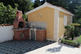 VODICE, predivna kuća sa bajkovitim dvorištem, Vodice, Casa