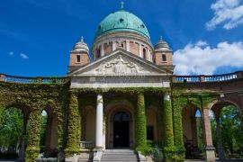 Grobno mjesto na Mirogoju blizu Aleje Hermanna Bollea\