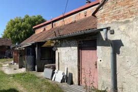 Kuća za adaptaciju, Gornji Kneginec, House