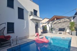 Crikvenica dvojna kuća sa bazenom, Crikvenica, Apartamento