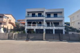 Crikvenica dvojna kuća sa bazenom, Crikvenica, Flat