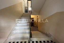 Split, Gundulićeva ulica, trosoban stan površine 74 m2, Split, Appartment