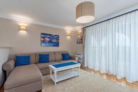 Prostrana villa sa 3 apartmana i bazenom, Poreč, Istra, Poreč, Дом