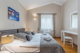 Prostrana villa sa 3 apartmana i bazenom, Poreč, Istra, Poreč, بيت