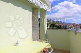 Apartmanska kuća sa dva poslovna prostora, Makarska, Maison