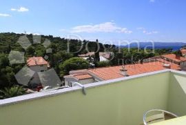 Apartmanska kuća sa dva poslovna prostora, Makarska, Famiglia